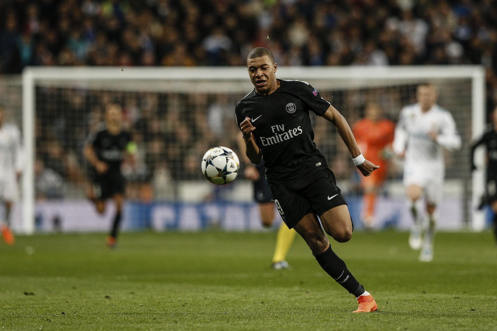 美记：球馆里95%的人都为马刺加油，这种热情让雷霆有些慌乱（美记称：现场95%的球迷为马刺呐喊，雷霆在这股热情下有些慌乱）