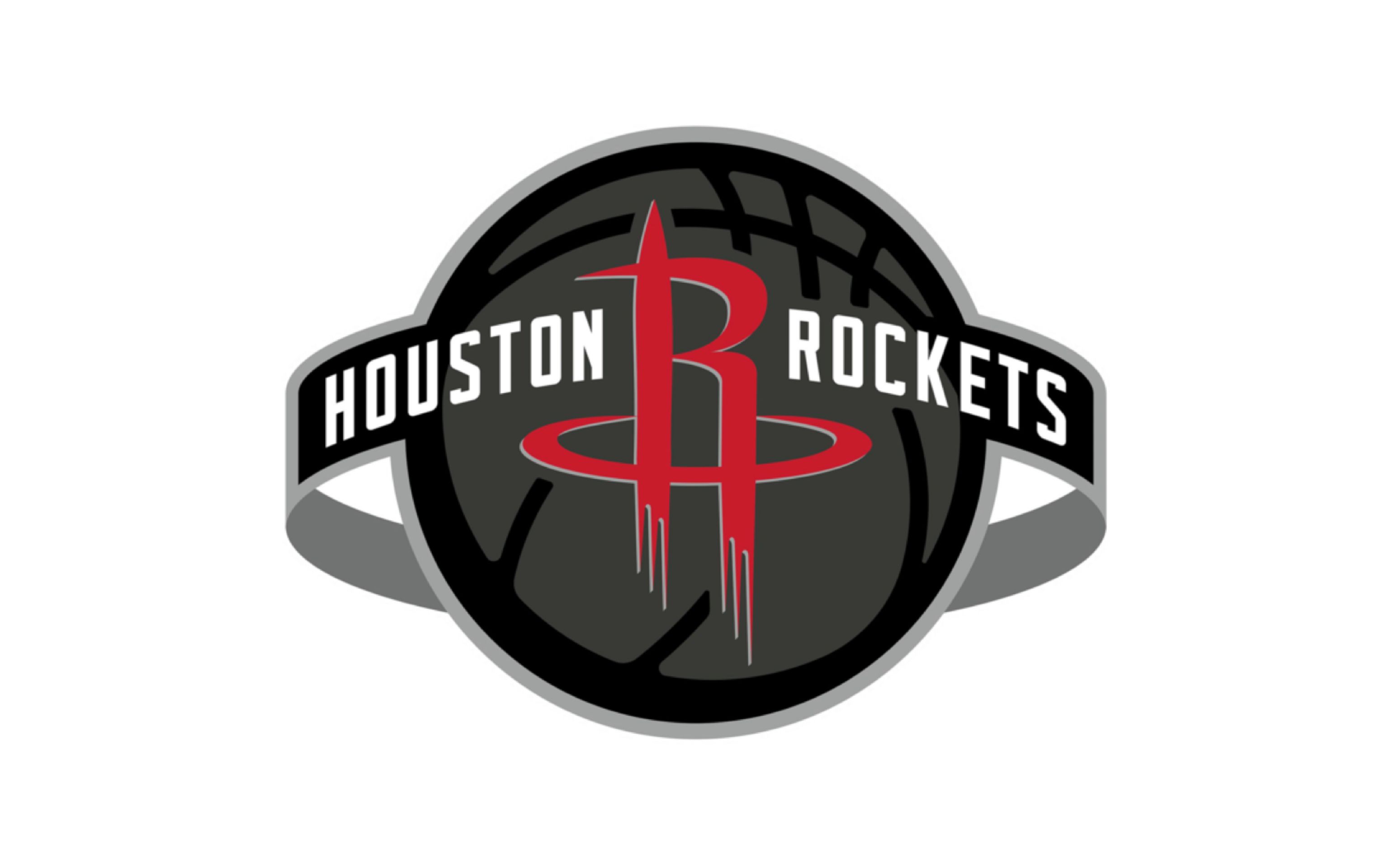 图片报：乌尔比希佩戴特制眼镜与耳罩训练，为了提高专注力（图片报：为提升专注力，乌尔比希训练中佩戴特制眼镜与耳罩）