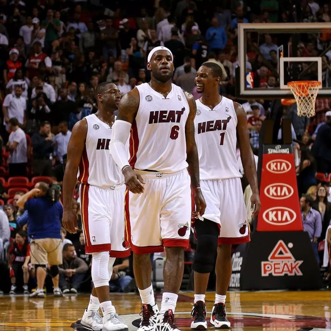 FIFA官方：C罗因直红被禁赛3场，剩余两场被缓期一年执行（FIFA官方通报：C罗直红停赛3场，另2场缓期一年执行）