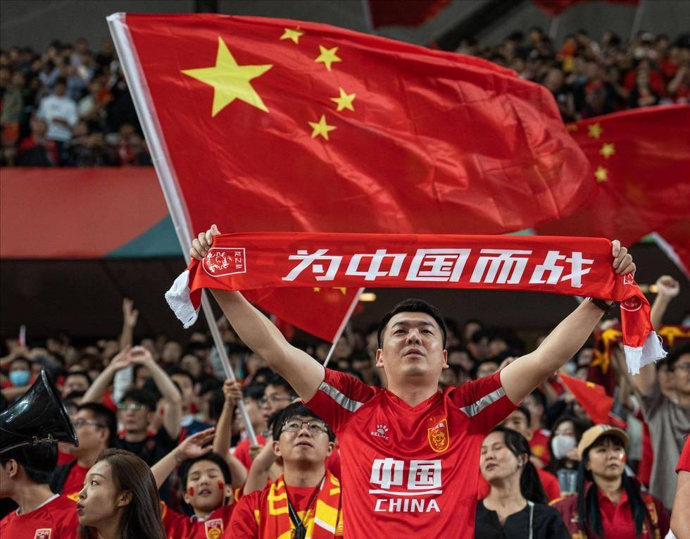 每体：一男子因假扮足球经纪人性侵61名未成年人被捕（每体：冒充足球经纪人的男子涉嫌性侵61名未成年人已被捕）