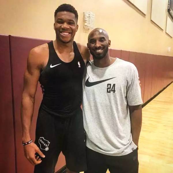 西媒：弗里克掌握着是否买断拉什福德的权力，二人关系融洽（西媒：弗里克握有是否买断拉什福德的决定权，双方关系良好）