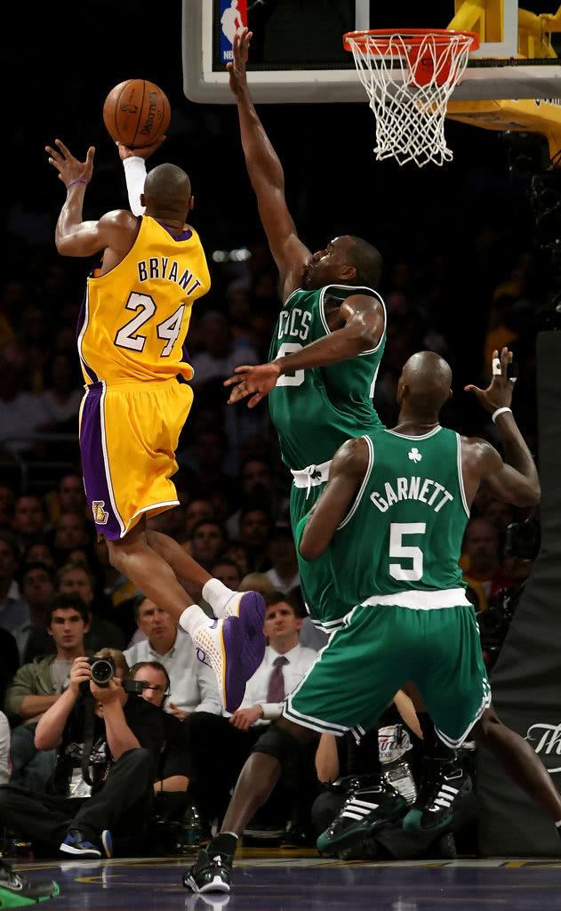 米哈伊柳克短暂亮相，展现惊人实力（米哈伊柳克短暂出场，实力令人惊叹）