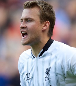 皇马客场3-0击败毕巴，维尼修斯表现低迷，全场仅射正1次，状态持续下滑。（皇马客场三球零封毕巴，维尼修斯表现黯淡仅1次射正，状态仍在下滑）