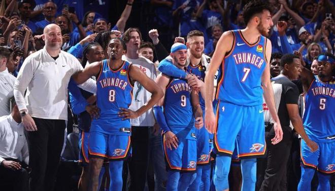 广东又杀出一个威姆斯！飙中6三分+全场29分，朱芳雨乐了赛后猛夸（广东再现威姆斯式爆发！外线6记三分轰下29分，朱芳雨赛后盛赞）