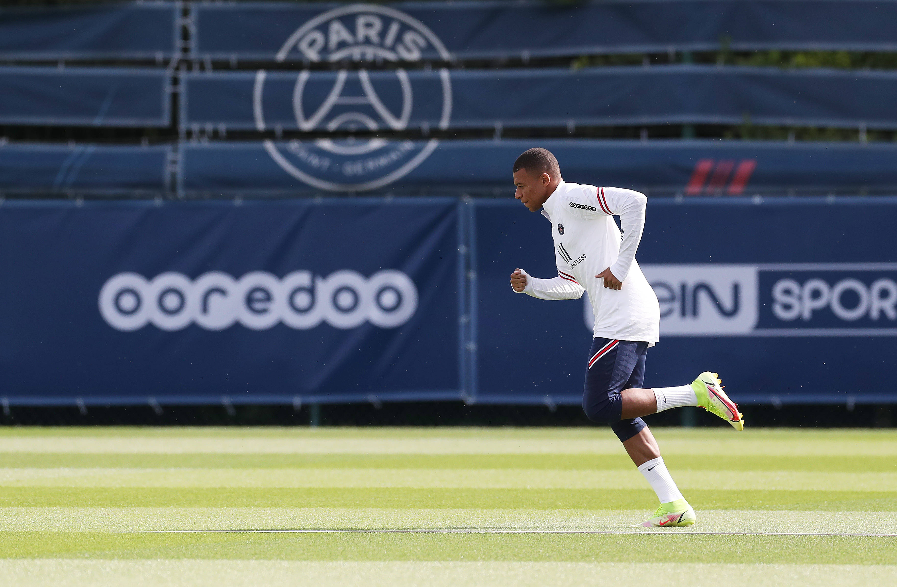 自2019年以来凯恩在大赛预选赛已打入40球，为欧洲球员最多（凯恩自2019年起在大赛预选赛攻入40球，位列欧洲球员第一）