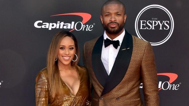 法比奥庆祝足协杯夺冠：我们是冠军，这座城市值得拥有这一刻（法比奥欢庆足协杯封王：我们是冠军，这座城市配得上这一刻）