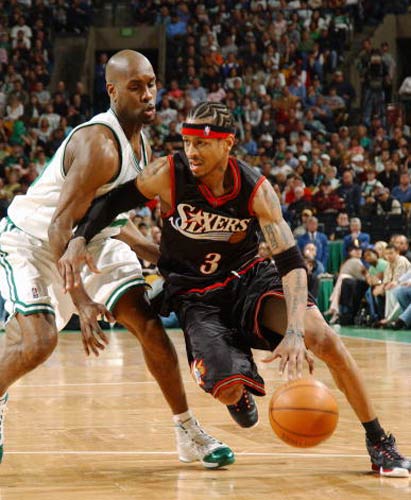 曼城主场对阵桑德兰，主场优势明显，福登状态火热，预计全取三分。（福登火热加持，曼城坐镇主场迎战桑德兰，三分志在必得）