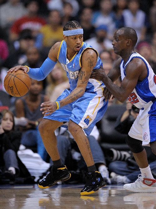 无惧客场！马刺近32天常规赛9胜3负，期间仅打3次主场（客场不怵！马刺近32天常规赛9胜3负，仅出战3个主场）