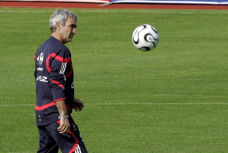 CBA官方微博：昔日追风少年再添荣耀，祝贺王治郅入选FIBA名人堂（CBA官微：恭贺王治郅跻身FIBA名人堂，昔日追风少年再续荣光）