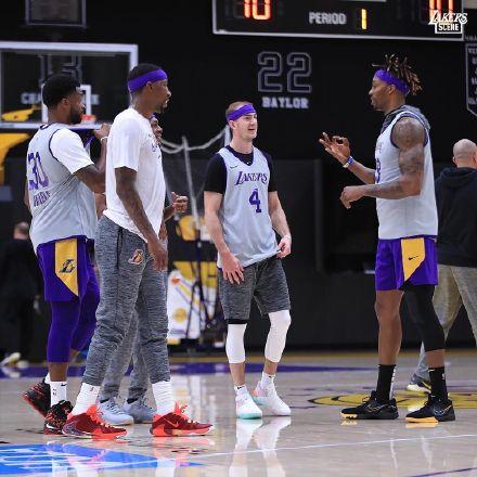 麦康纳抢断快速反击，以赛亚·杰克逊单臂劈扣！一场篮球比赛的精彩瞬间（麦康纳抢断掀起快攻，以赛亚·杰克逊单臂重扣点燃全场）