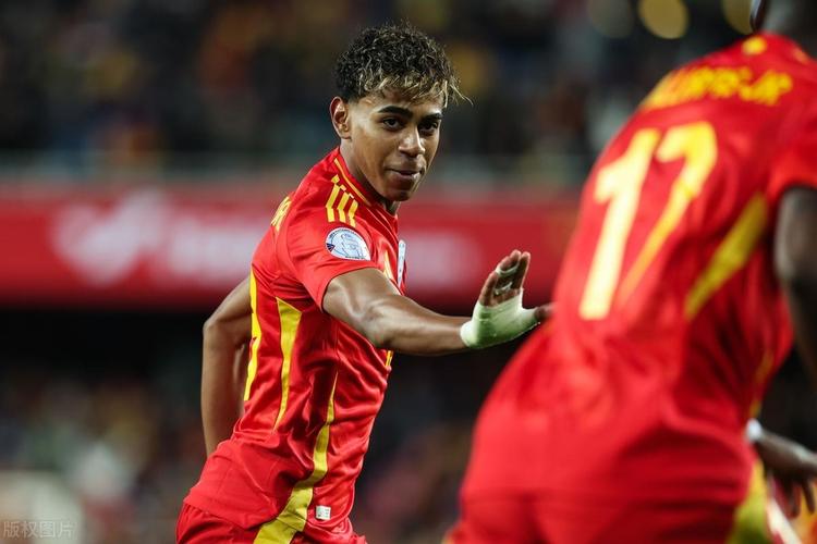 朱利亚诺：不认为自己跻身西甲优秀球员行列，我仍在努力成长（朱利亚诺：自认尚未达到西甲精英水准，仍在不断提升自己）