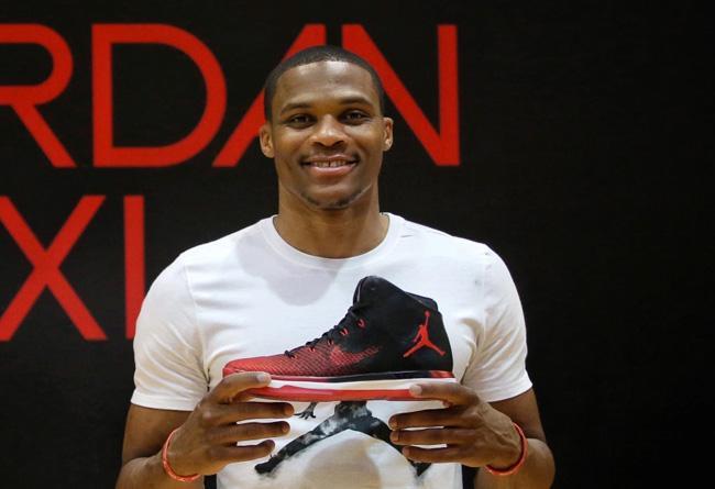 邮报：赫尔城客战斯托克城绝杀后挑衅主场球迷，引发双方冲突（邮报：赫尔城客场绝杀斯托克城后挑衅主队球迷，双方爆发冲突）